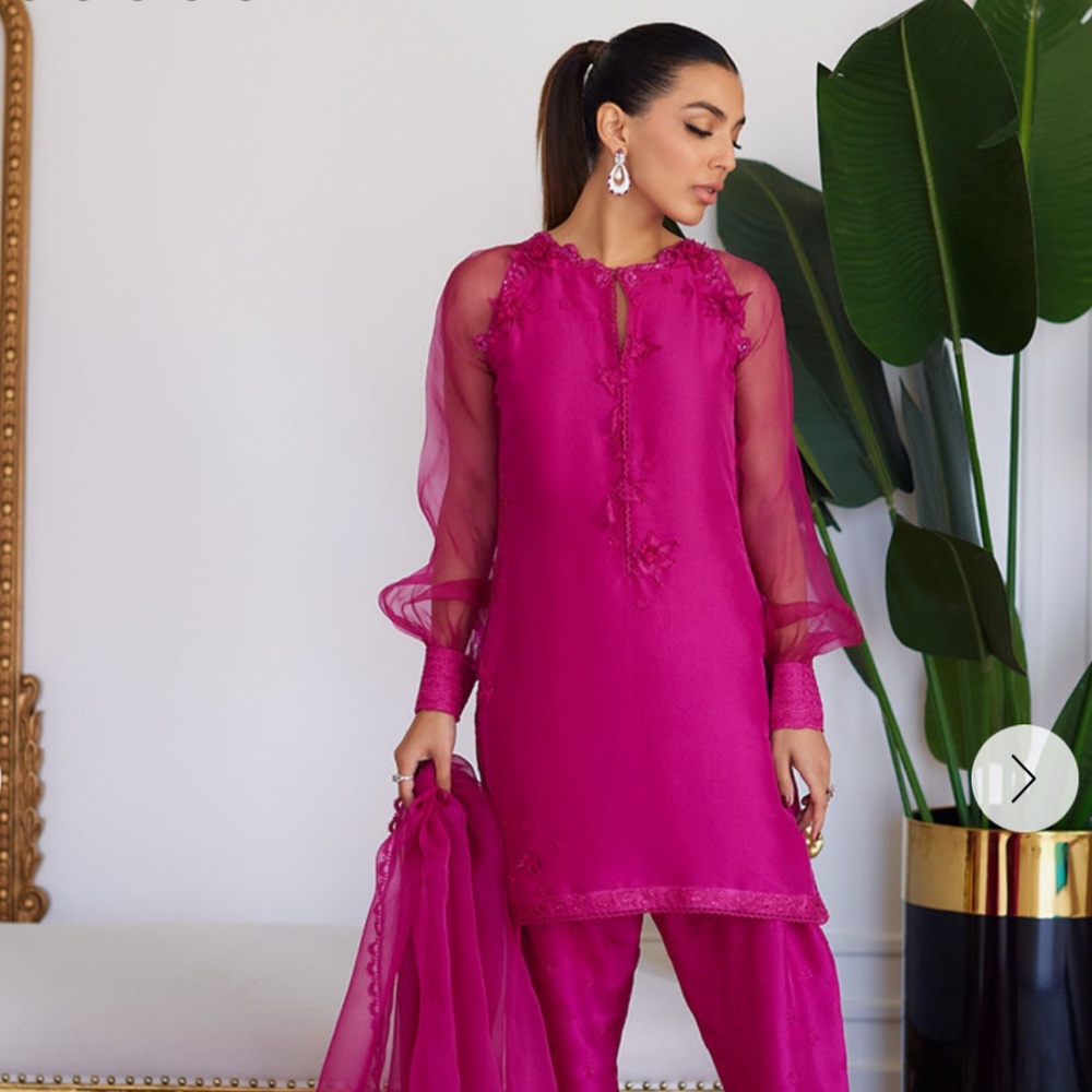 Farah Talib Aziz hot pink raw silk kurta and organza dupatta
